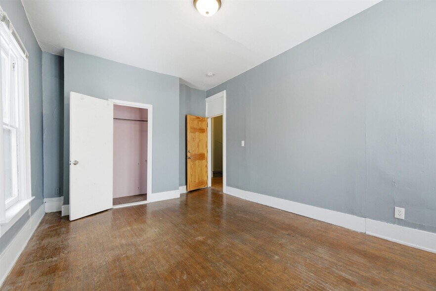 Building Photo - 514 5th Ave SE