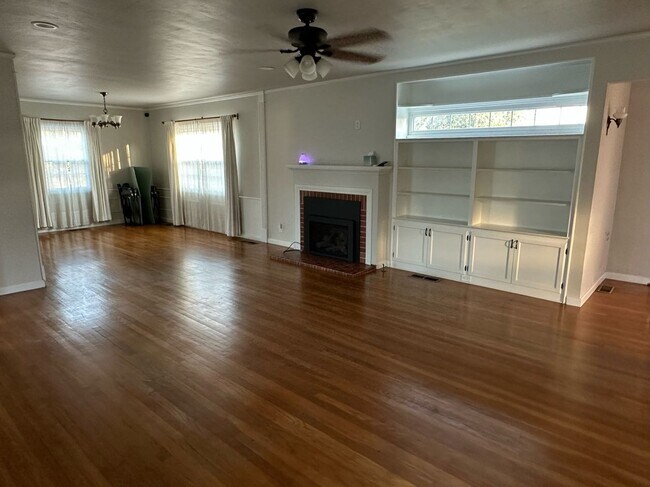 Building Photo - 140 W Terrace Dr