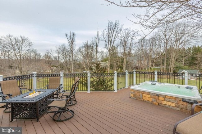 Building Photo - 1057 Vista Dr