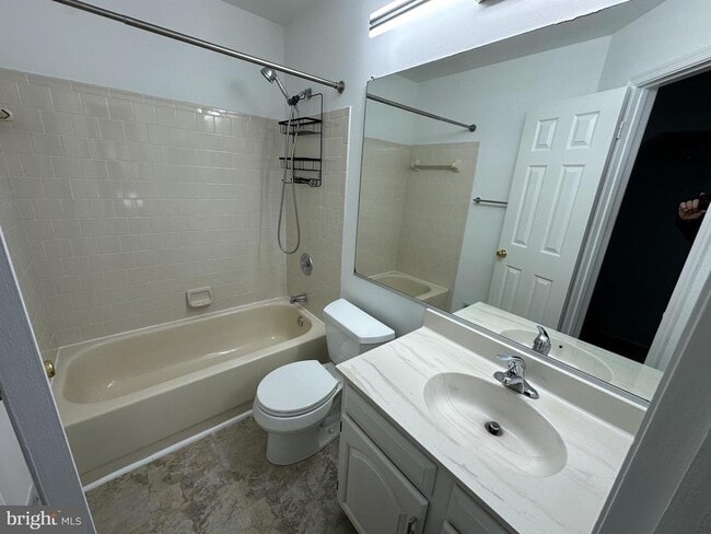 Building Photo - 4713 Columbia Rd