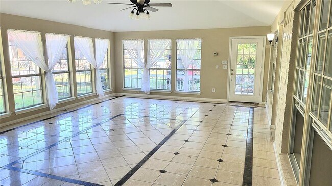 Building Photo - 900 Springwood Dr