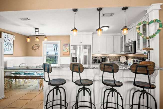 Building Photo - 165 Beach View