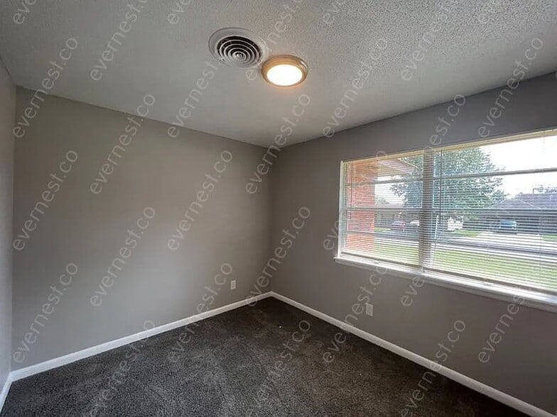 Building Photo - 7012 Yarberry Ln