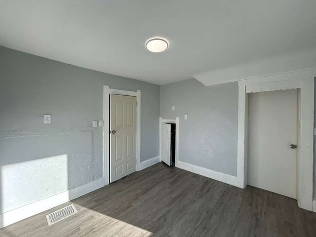 Building Photo - Spacious Corner-Lot Opportunity in Lorain!