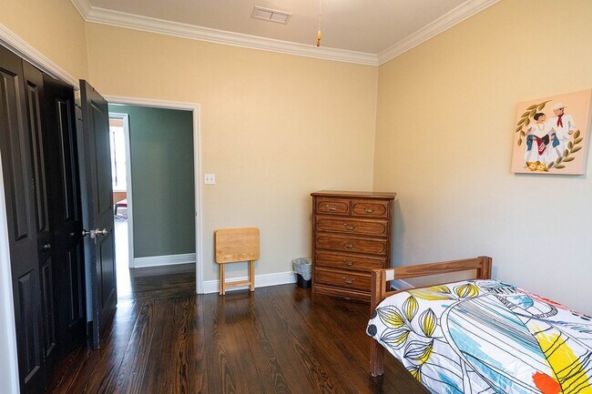 Building Photo - Cozy Midtown 3 Bed / 2 Bath Retreat!