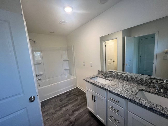 Building Photo - 1064 W Bank St