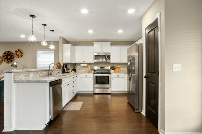 Building Photo - 243 Wainwright Dr