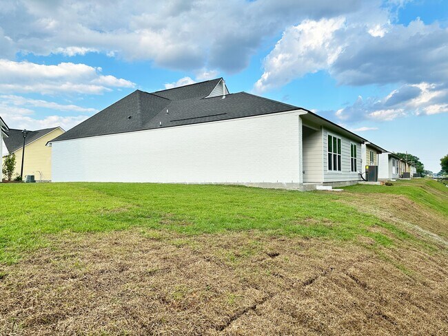 Building Photo - 7210 Rolling Fork Rd