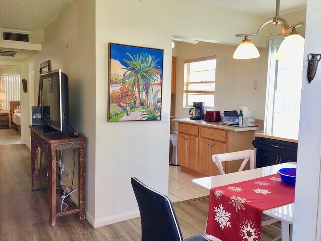 Building Photo - 438 Mansfield K