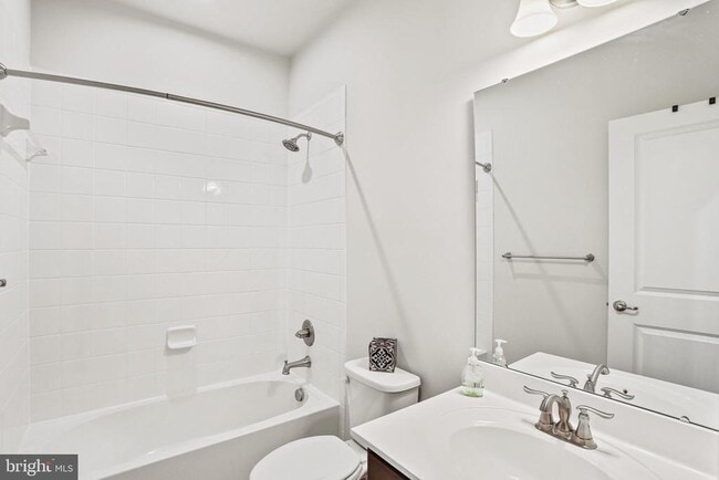 Building Photo - 2923 Glendale Ave