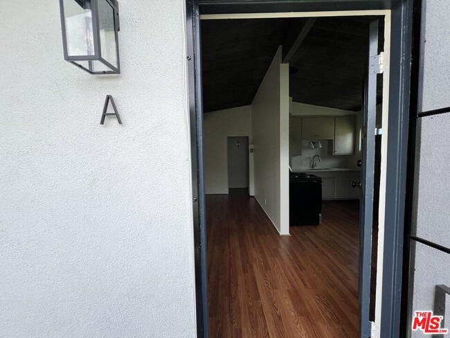 Building Photo - 2215 Orange Grove Ave