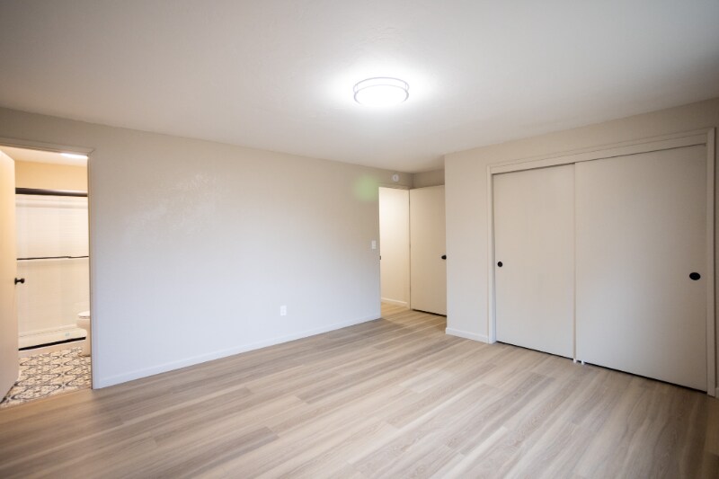 Building Photo - 5520 Valleyview Ln