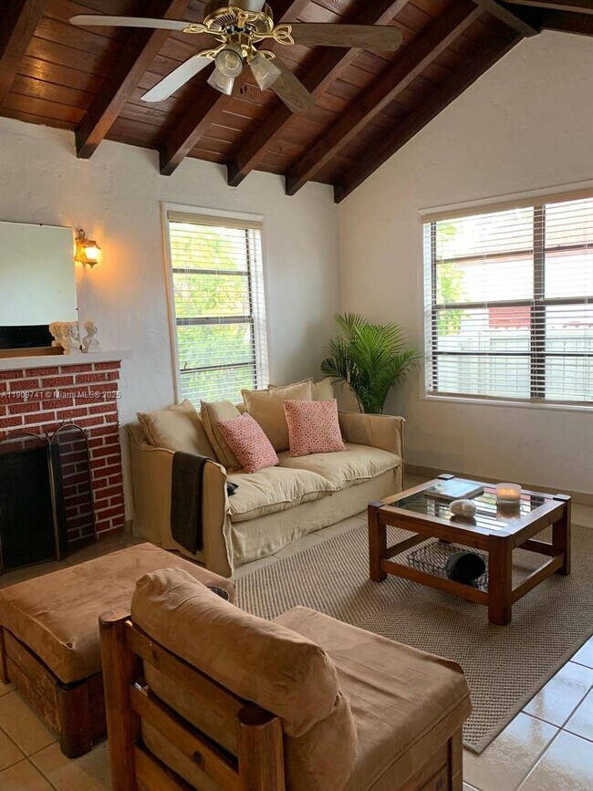 Building Photo - 1860 SW 17th Terrace