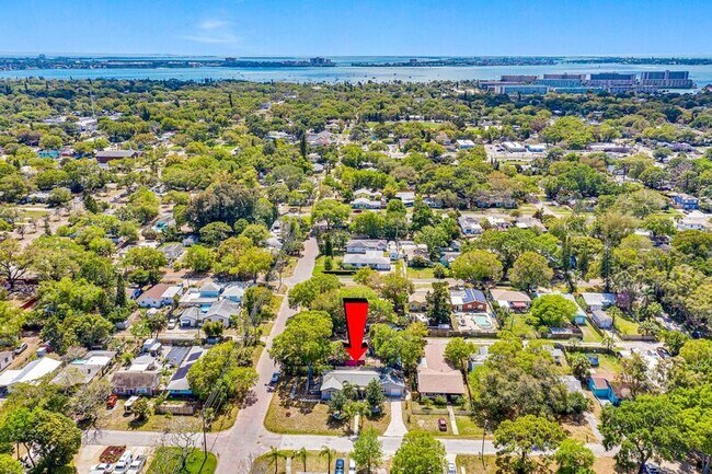 Building Photo - 5600 Tangerine Ave S