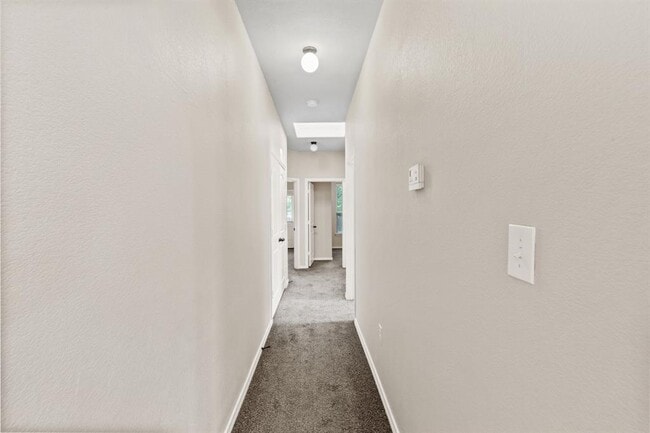 Building Photo - 119 Creekside Villa Dr