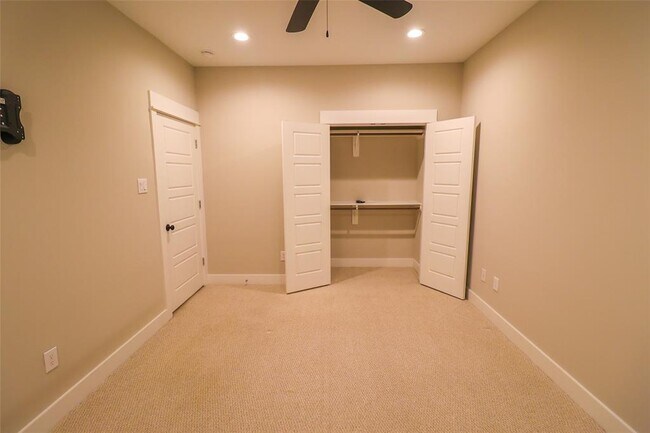 Building Photo - 5213 Pinemont Creek Ln