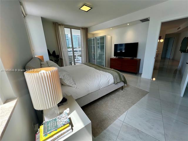 Building Photo - 901 Brickell Key Blvd