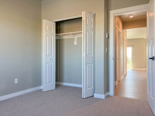 Building Photo - Pet Friendly 2 bed/ 2 bath unit at Soldier Ridge!