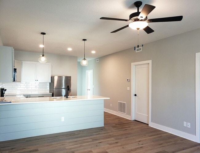 Building Photo - Beautiful  3 bed / 2 bath duplex