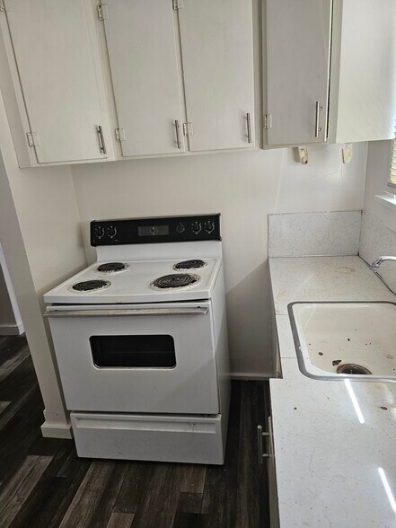 Building Photo - 310 6th St