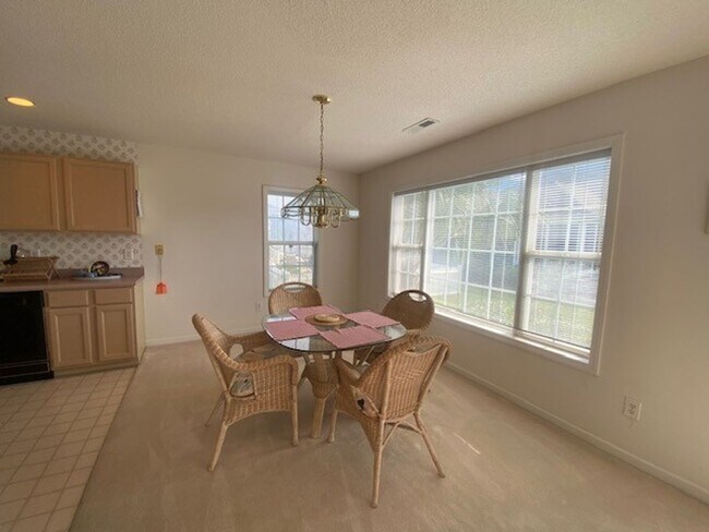 Building Photo - Charming 3-Bedroom Home in Desirable Kure ...