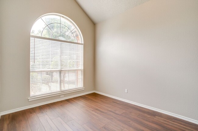 Building Photo - Freshly Remodeled 3 Bedroom, 2 Bath Home Awaiting New Tenants- FWISD- 76133
