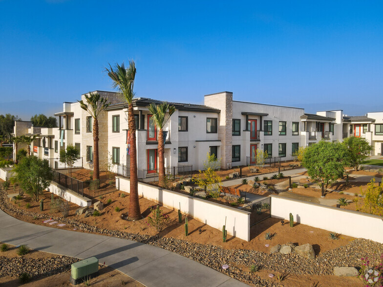 Primary Photo - Avenida Palm Desert (new)