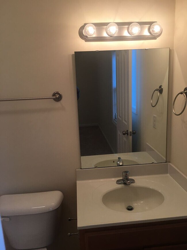 Building Photo - CHARMING 3 BEDROOM HOME IN NEW BERN!