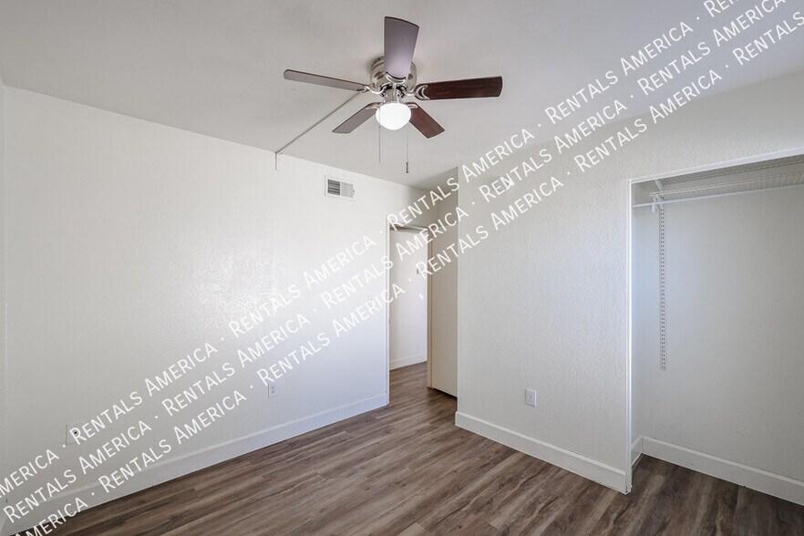 Building Photo - 712 N Santa Barbara