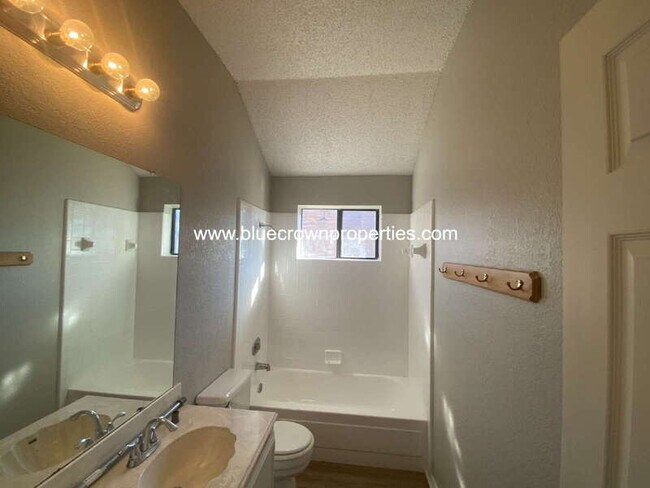 Building Photo - 1212 Case Dr