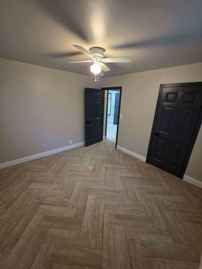 Building Photo - Fully Upgraded 2 Bed 1 Bath