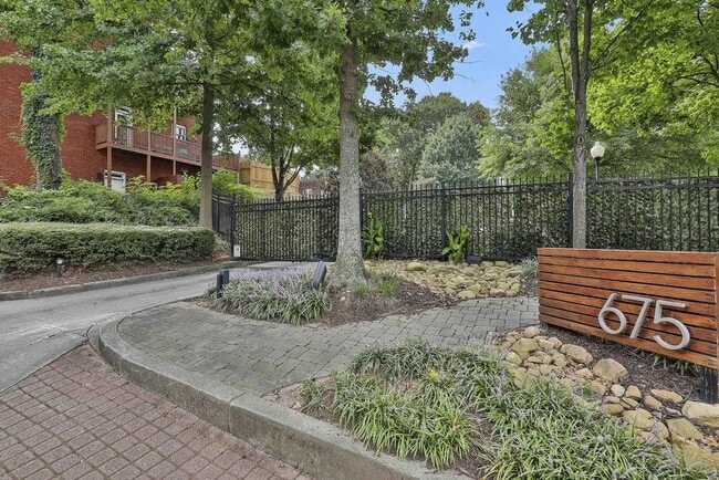 Building Photo - 675 Greenwood Ave NE