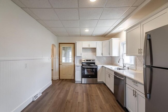 Building Photo - Southside 3BR house w/ garage and quartz countertops!