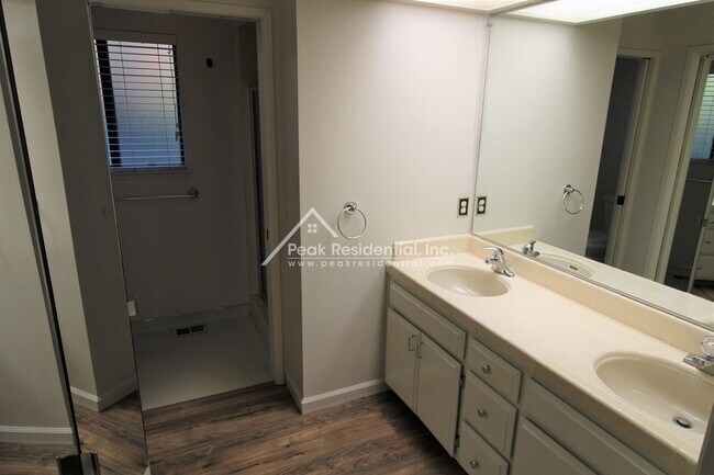Building Photo - 9344 Winding Oak Dr