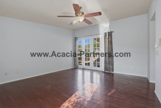 Building Photo - Three Bedroom/Two Bath Home