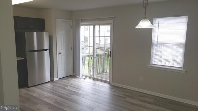 Building Photo - 22 Bridle Path