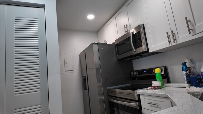 Building Photo - 614 Sea Pine Way