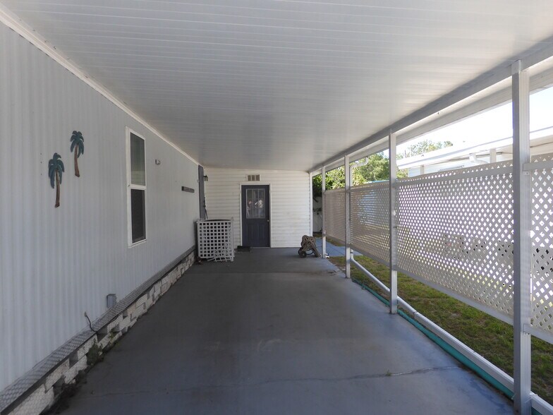 PARK 2 VEHICLE3S - 7831 Sunrunner Dr