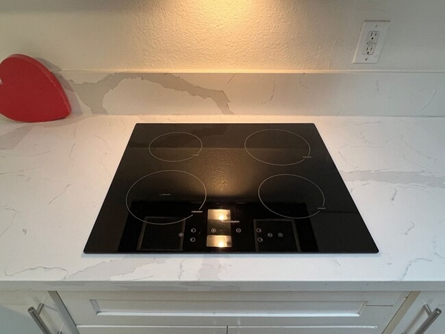 Interior Photo - LB1045