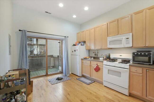 Primary Photo - 2 bedroom in Chicago IL 60647