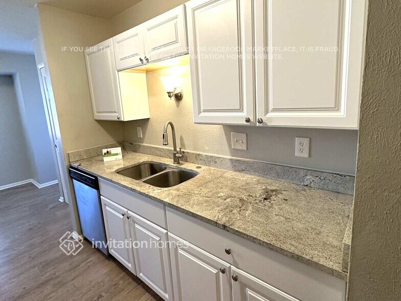 Building Photo - 2643 S Richfield St