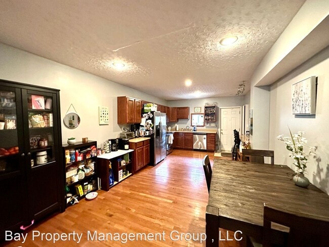 Building Photo - 3 br, 2 bath House - 1123 Race Street