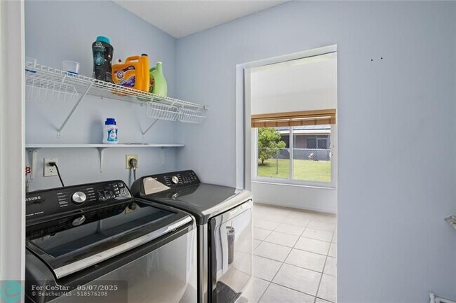 Building Photo - 6579 Country Wood Way