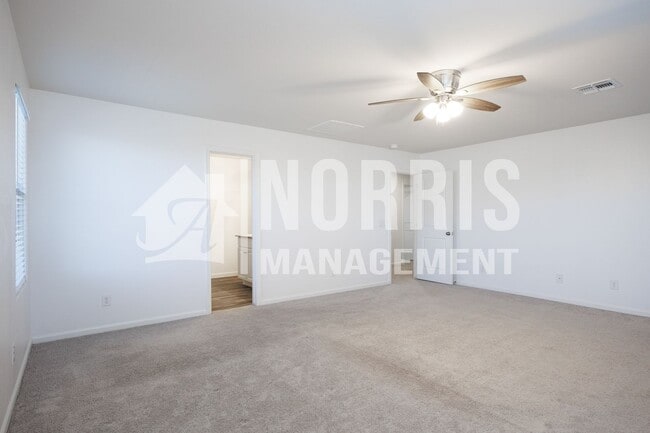 Building Photo - Beautiful Large Home Very Close to Freeway