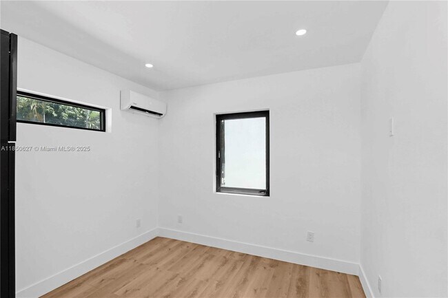 Building Photo - 419 78th St