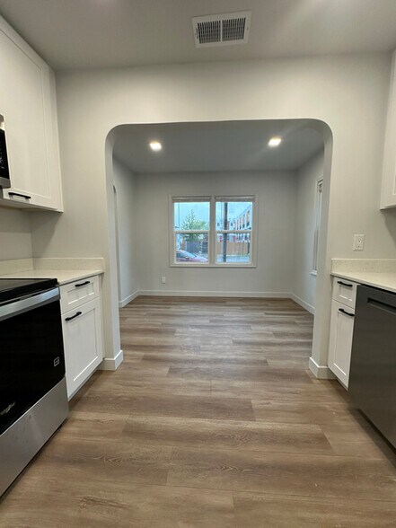 Building Photo - 2030 S 400 E