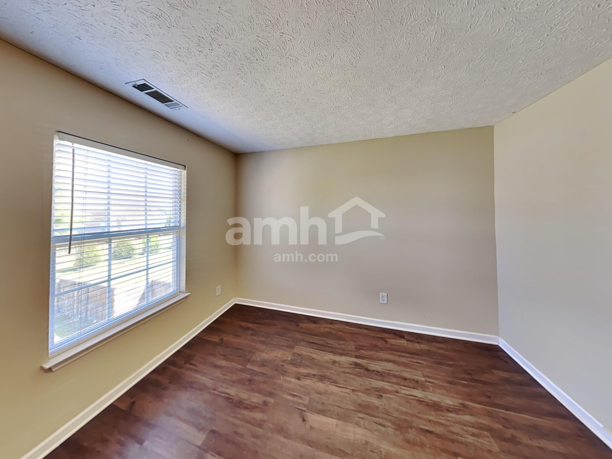 Building Photo - 106 Brant Ln