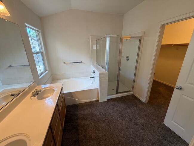Building Photo - 4 Bedroom | 3.5 Bathroom | Single family home in Downtown Sacramento