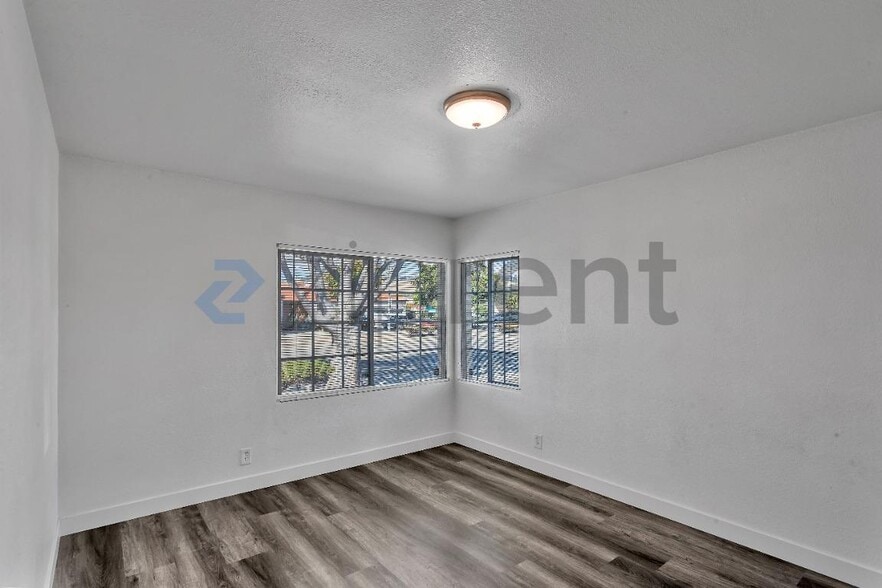 Building Photo - Unit