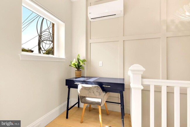 Building Photo - Private Georgetown Living!